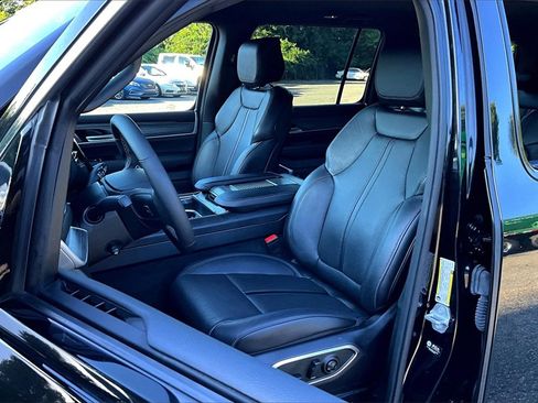 Used 2024 Jeep Wagoneer Series III image 18