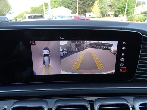 Used 2023 Mercedes-Benz Maybach GLS 600 4MATIC image 28