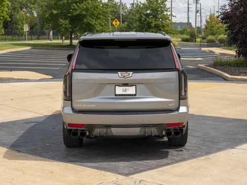 Used 2023 Cadillac Escalade V AWD/4WD image 4