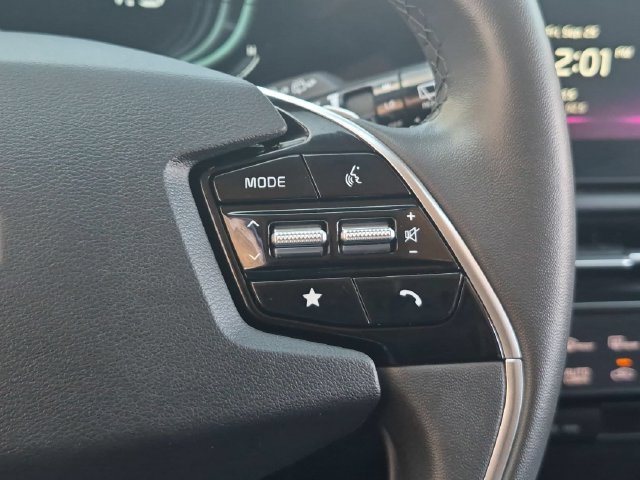 Used 2024 Kia Niro EX FWD image 17