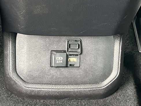 Used 2021 Toyota Highlander XLE image 11