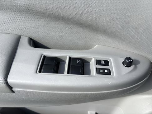 Used 2014 Nissan Quest S FWD image 17