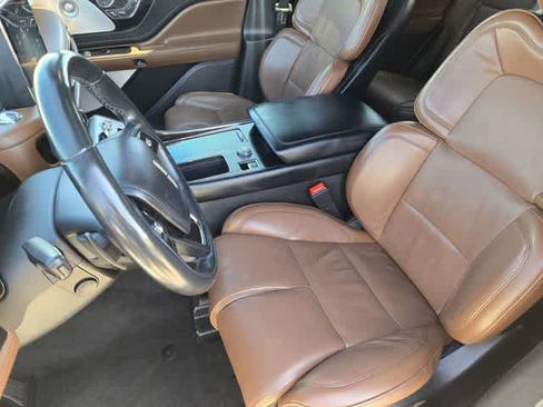 Used 2023 Lincoln Aviator Reserve w/ Equipment Group 201A AWD/4WD image 10