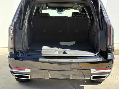 New 2026 Cadillac Escalade ESV Luxury image 9