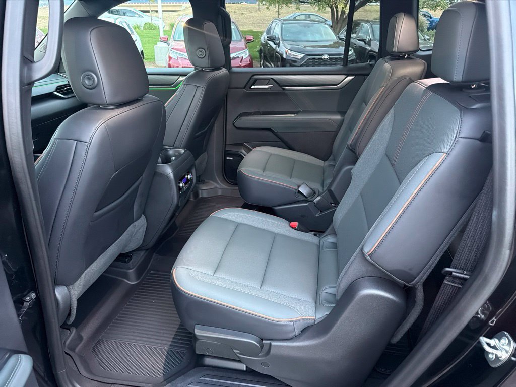 Used 2024 GMC Acadia AT4 w/ Luxury Package AWD/4WD image 20