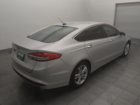 Used 2018 Ford Fusion SE w/ Fusion SE Technology Package FWD image 9