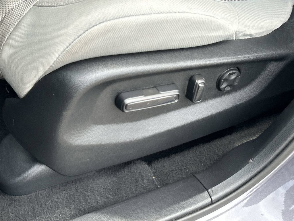 Used 2018 Honda CR-V EX image 19