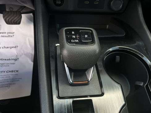 Used 2025 Nissan Rogue SV FWD image 25