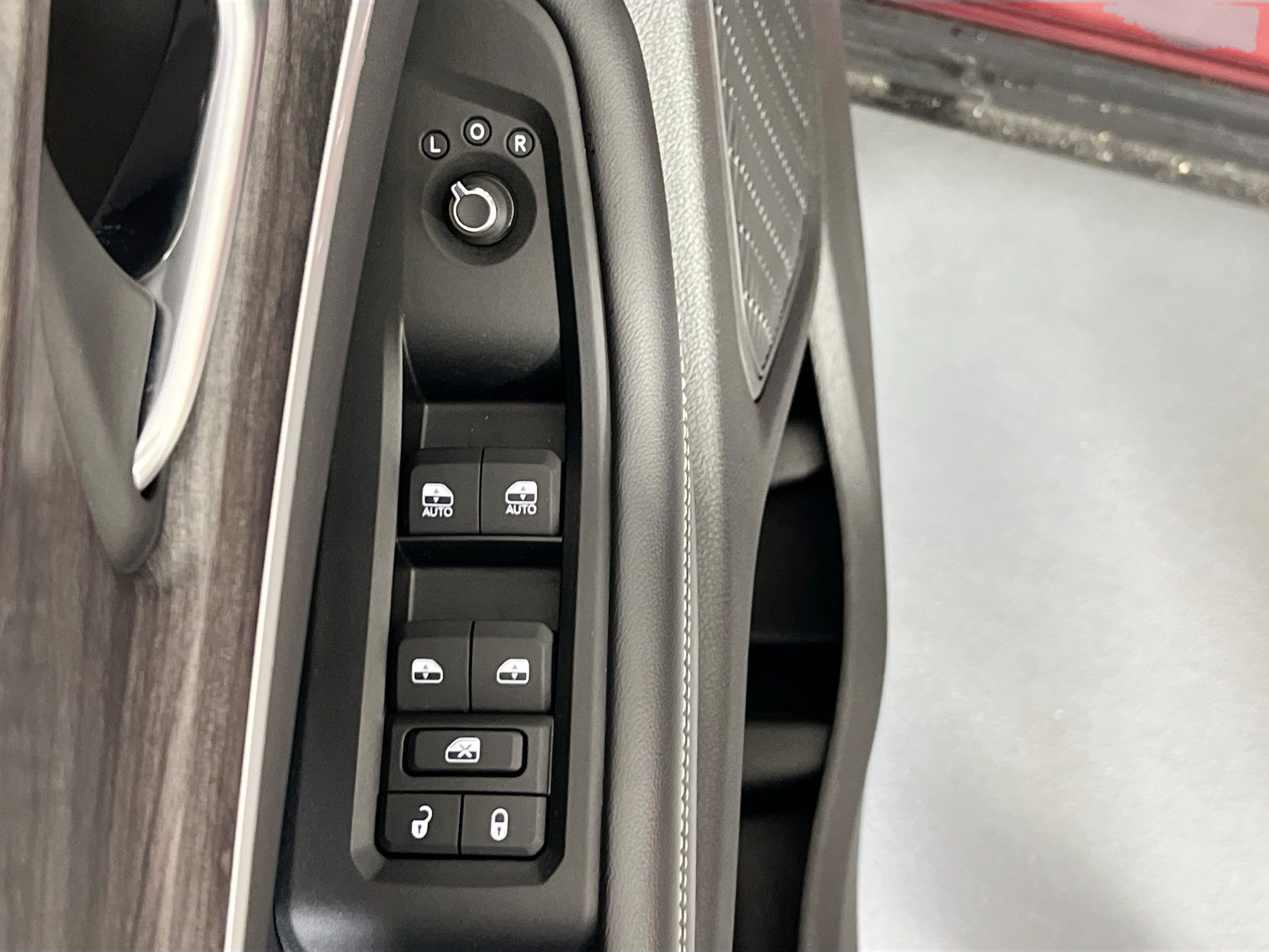 Used 2023 Jeep Grand Cherokee Limited w/ Black Appearance Package AWD/4WD image 18