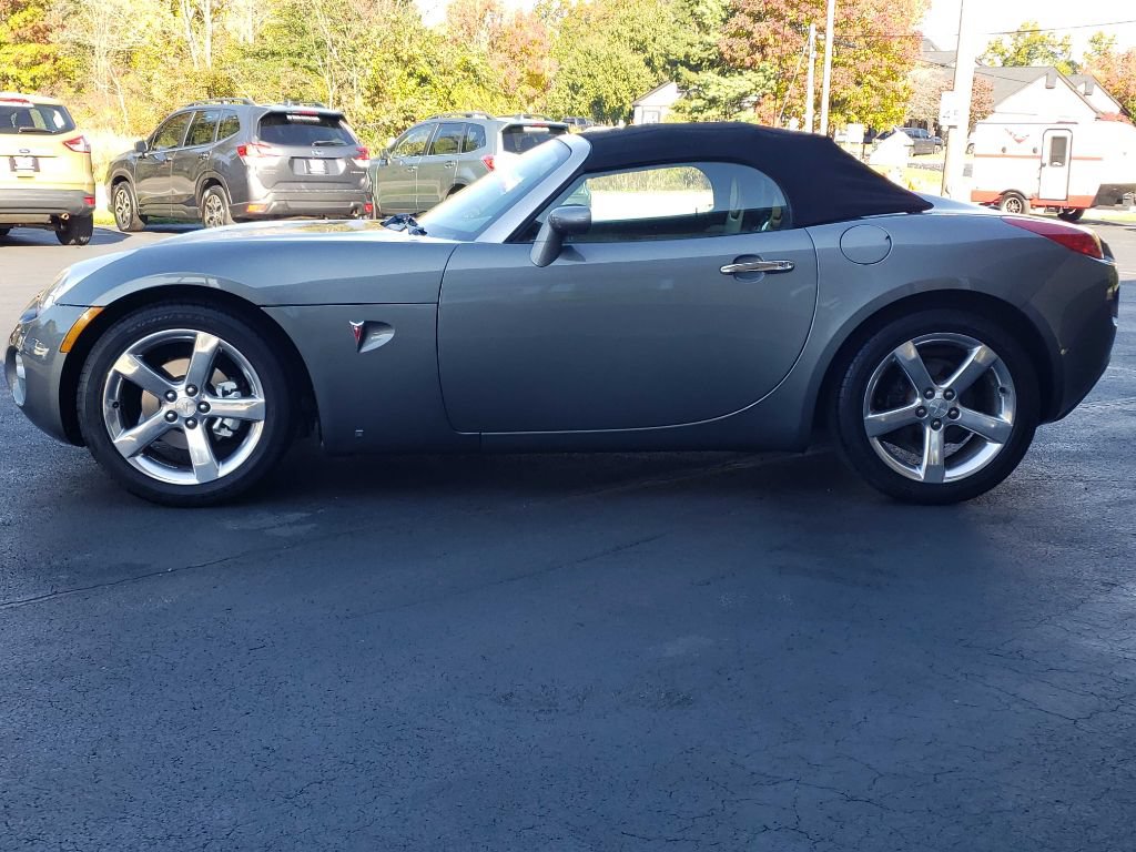 Used 2006 Pontiac Solstice Convertible w/ Premium Package RWD image 4