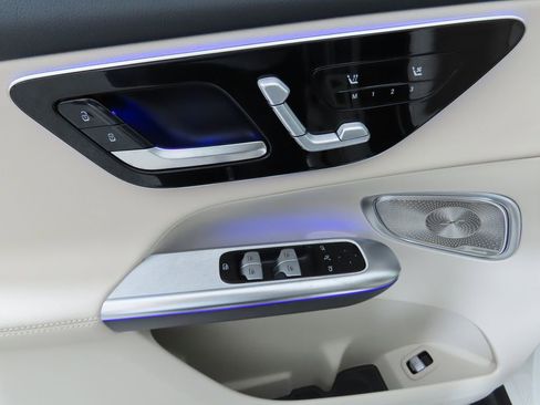 Certified 2025 Mercedes-Benz GLC 300 image 24