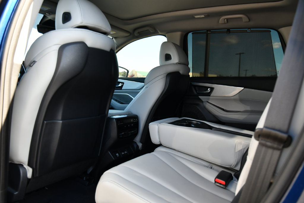 Used 2023 Acura MDX w/ Technology Package AWD/4WD image 31