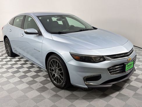 Used 2017 Chevrolet Malibu LT FWD image 7