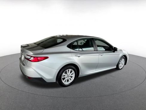 Used 2025 Toyota Camry LE image 13