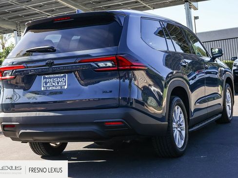 Used 2025 Toyota Grand Highlander AWD image 6