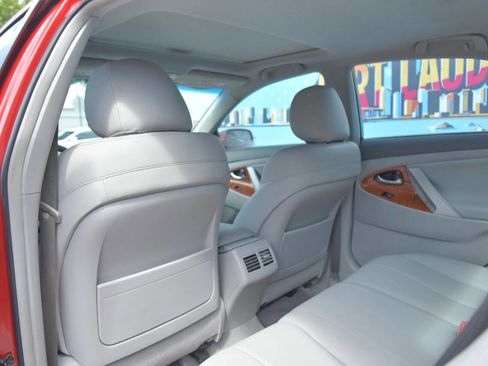 Used 2011 Toyota Camry XLE image 14