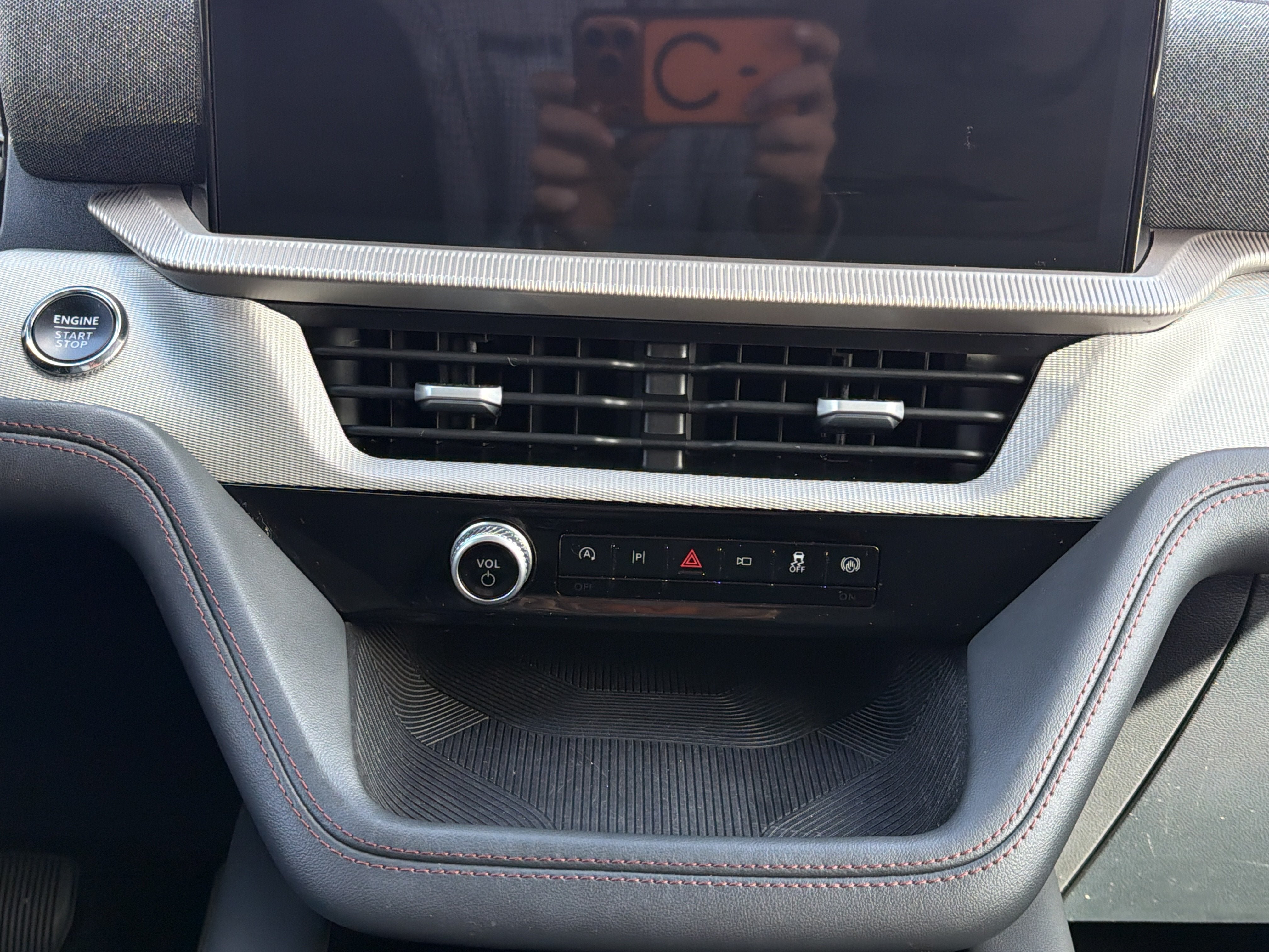 Used 2025 Ford Explorer Active AWD/4WD image 20