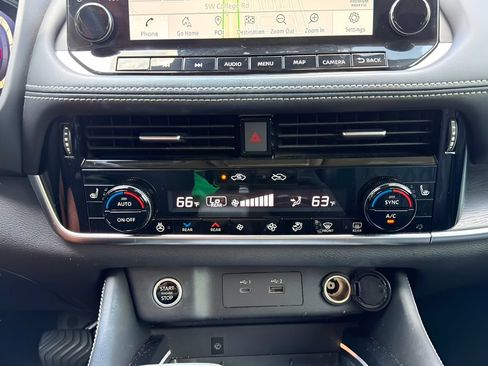 Used 2021 Nissan Rogue Platinum FWD image 18