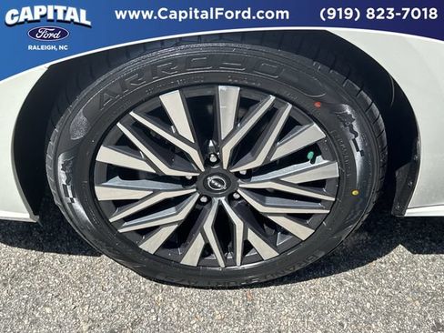 Used 2024 Nissan Altima 2.5 SV FWD image 13