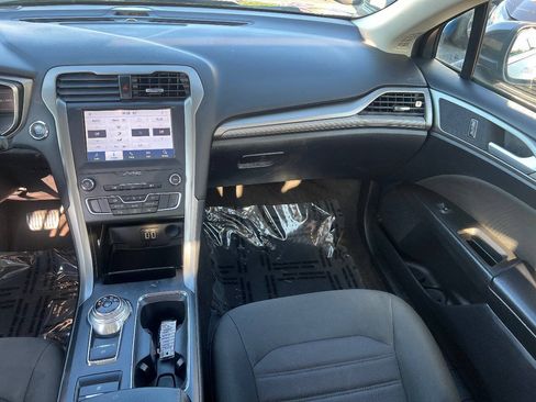 Used 2020 Ford Fusion SE FWD image 33