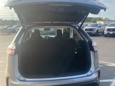 Used 2022 Ford Edge SEL w/ Convenience Package image 9