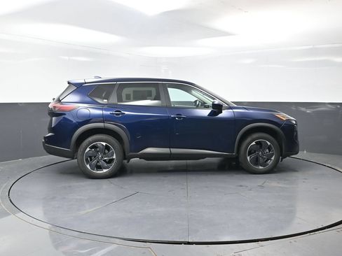 Used 2024 Nissan Rogue SV AWD/4WD image 3