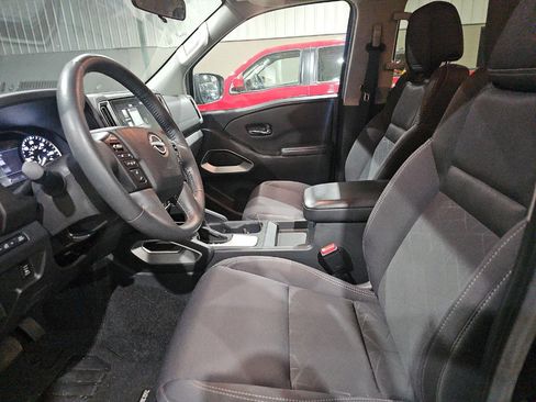 Used 2025 Nissan Frontier SV w/ SV Convenience Package image 5