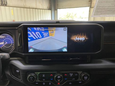 Used 2024 Jeep Gladiator Mojave image 42