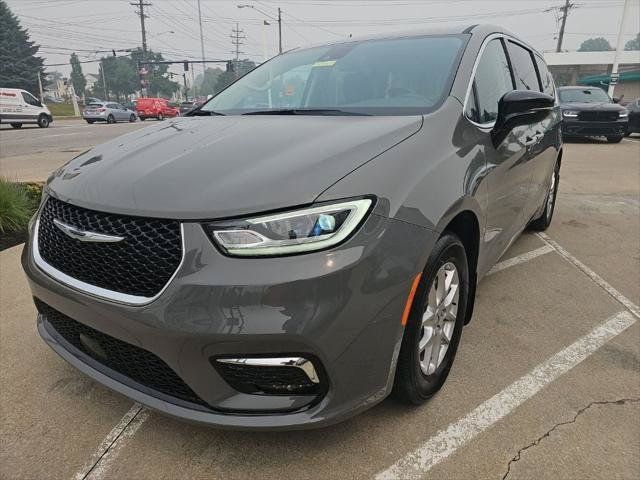 Certified 2024 Chrysler Pacifica Touring-L FWD image 9