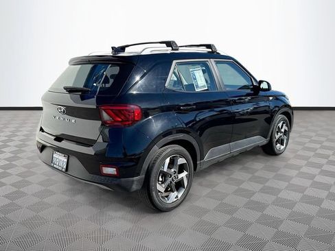 Used 2022 Hyundai Venue SEL FWD image 7