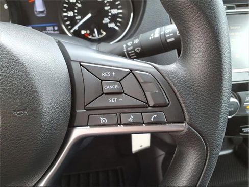 Used 2019 Nissan Rogue S image 18