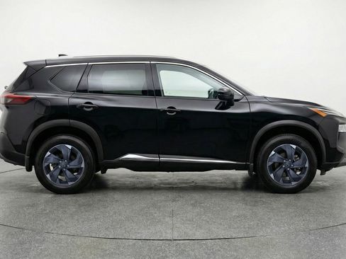 Used 2025 Nissan Rogue SV image 11