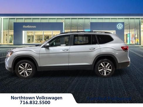 Used 2023 Volkswagen Atlas SE AWD/4WD image 3