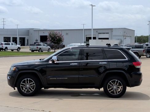 Used 2017 Jeep Grand Cherokee Limited AWD/4WD image 4