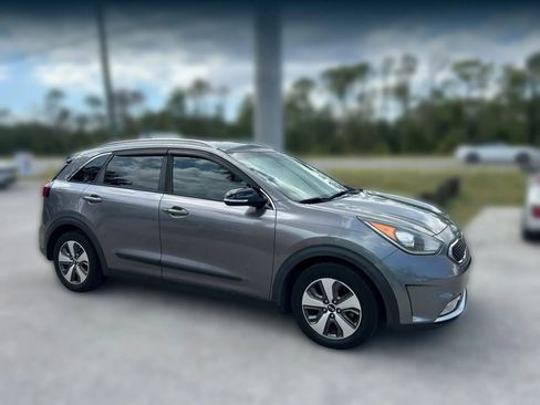 Used 2017 Kia Niro EX FWD image 6