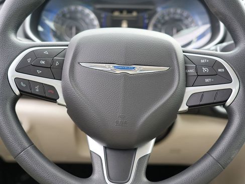 Used 2015 Chrysler 200 Limited image 23