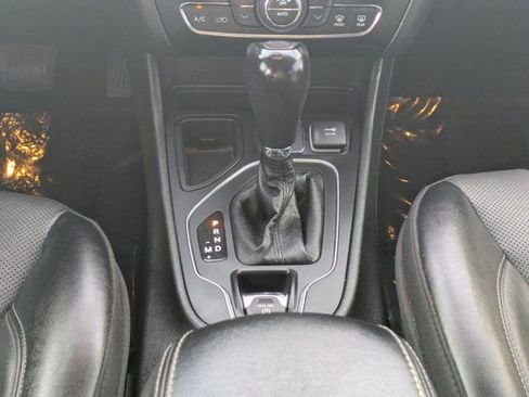 Used 2022 Jeep Cherokee Latitude Lux w/ Mopar Interior Package image 16