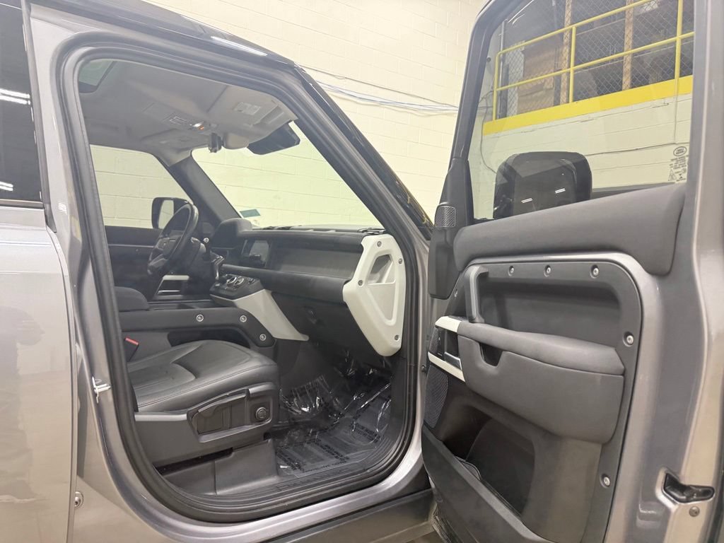 Used 2022 Land Rover Defender 110 S AWD/4WD image 44