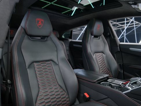 Used 2021 Lamborghini Urus AWD/4WD image 33