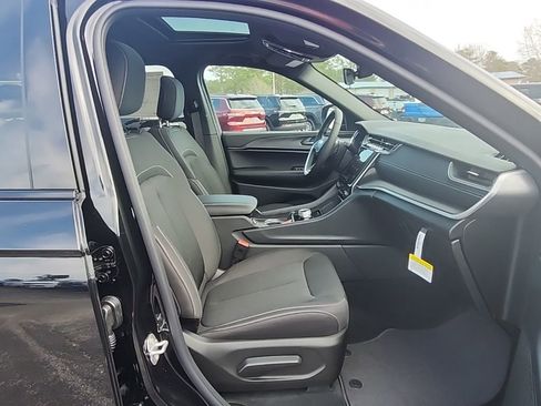 New 2025 Jeep Grand Cherokee Laredo X w/ Luxury Tech Group I image 24