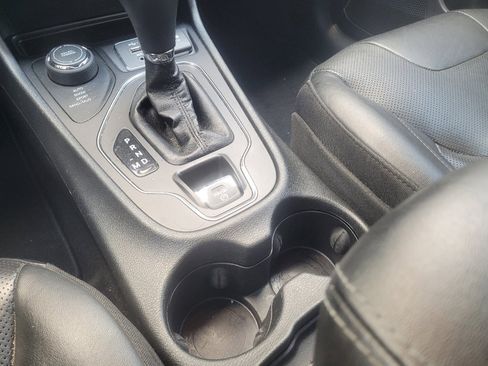Used 2019 Jeep Cherokee High Altitude AWD/4WD image 26