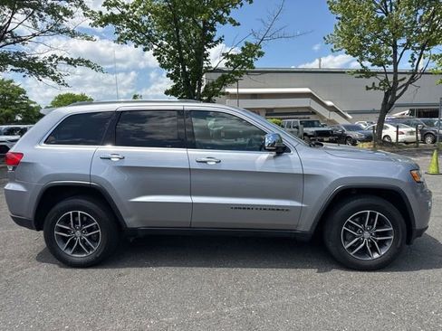 Used 2018 Jeep Grand Cherokee Limited AWD/4WD image 17
