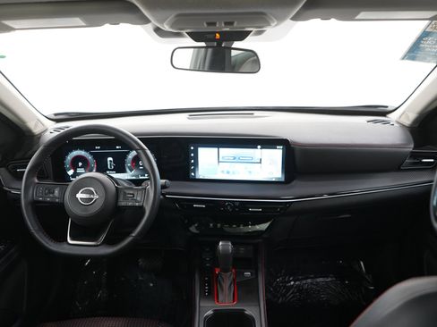 Used 2025 Nissan Kicks SR w/ SR Premium Package AWD/4WD image 13