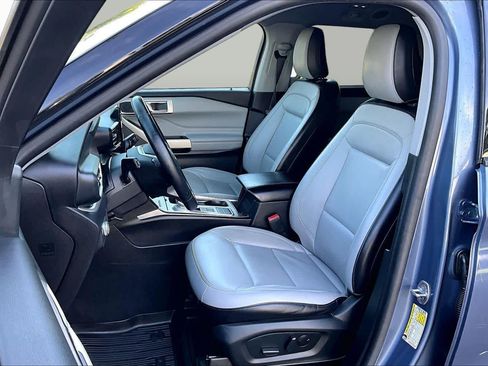 Used 2021 Ford Explorer XLT w/ Equipment Group 202A RWD image 8