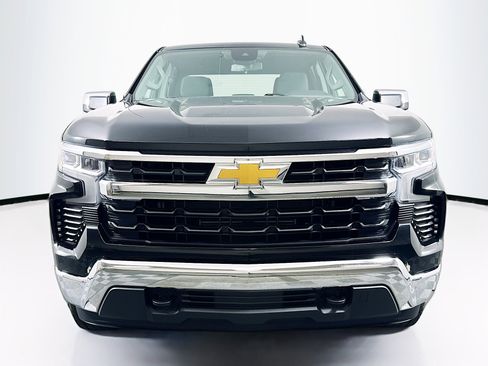 Used 2024 Chevrolet Silverado 1500 LT image 2