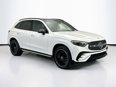 Certified 2025 Mercedes-Benz GLC 300 image 3