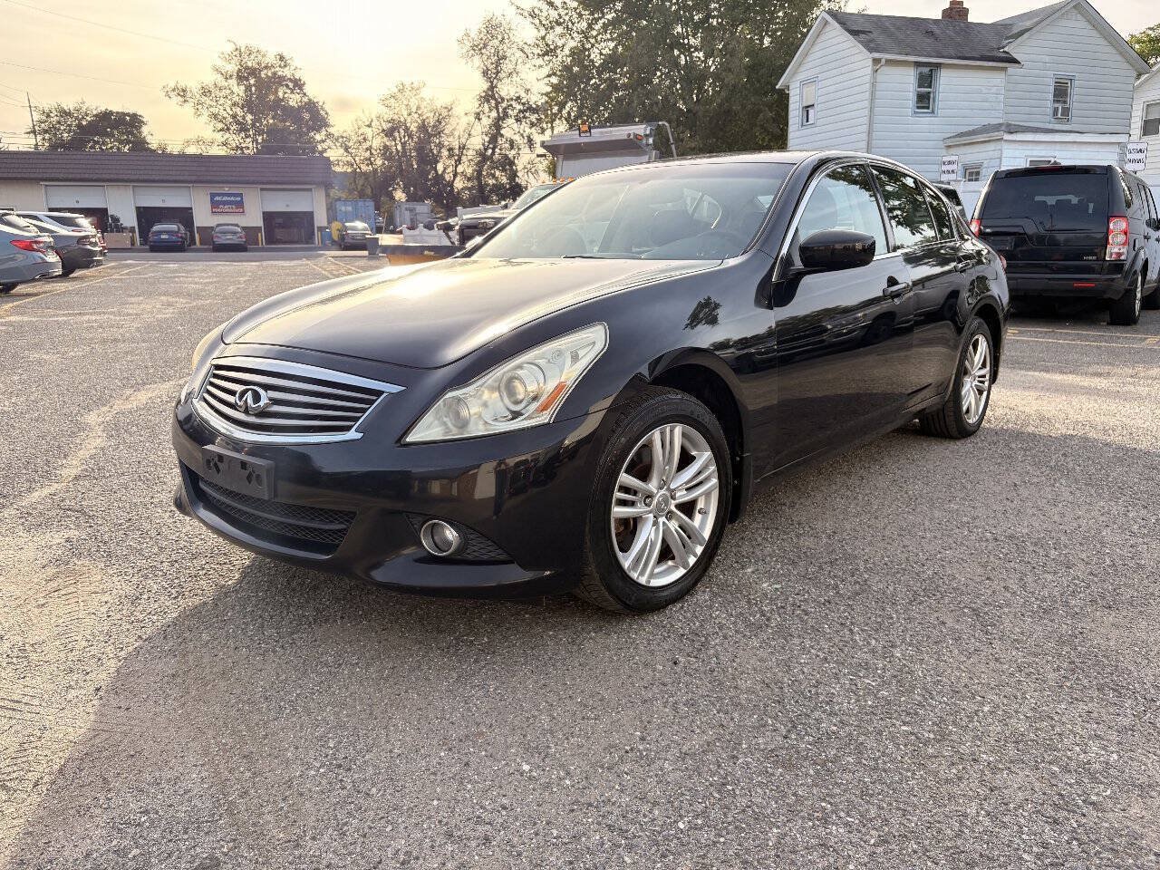 Used 2011 INFINITI G25 x w/ Moonroof Pkg AWD/4WD image 2