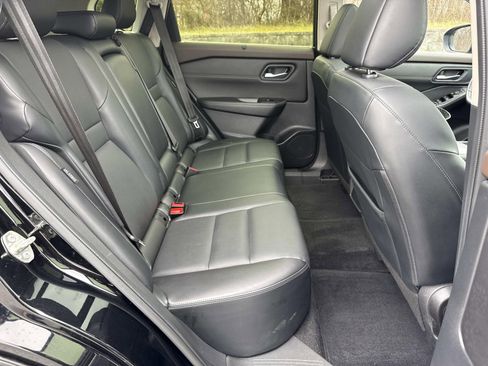 Used 2023 Nissan Rogue SV w/ SV Premium B Package image 26