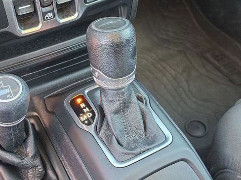 Used 2021 Jeep Gladiator Willys image 31