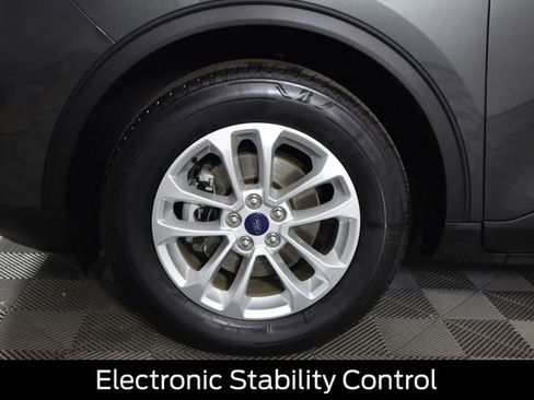 Used 2020 Ford Escape SE image 17